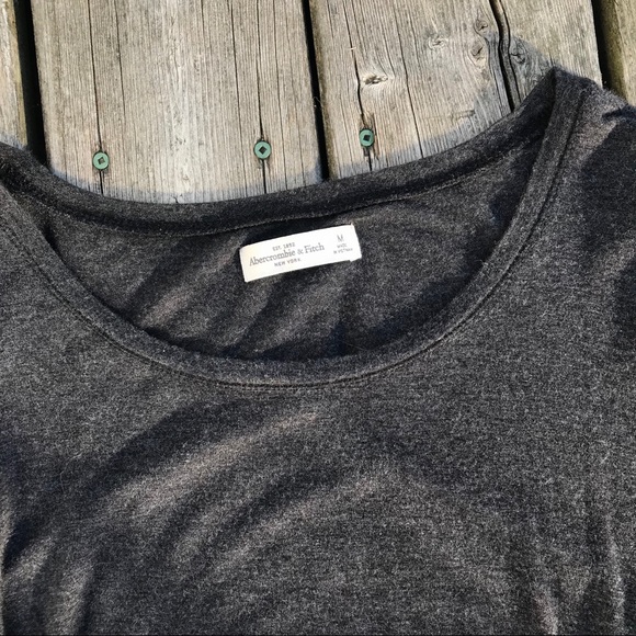 A&F Basic Longsleeve - Picture 2 of 3